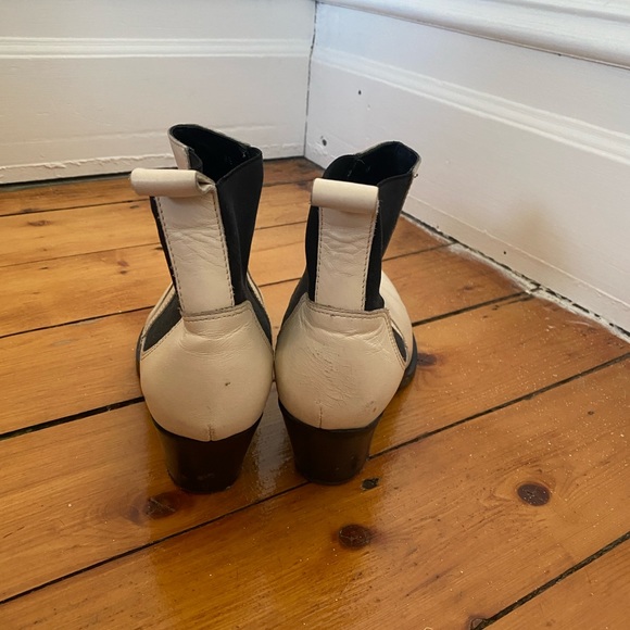 White leather Everlane booties - Picture 3 of 3